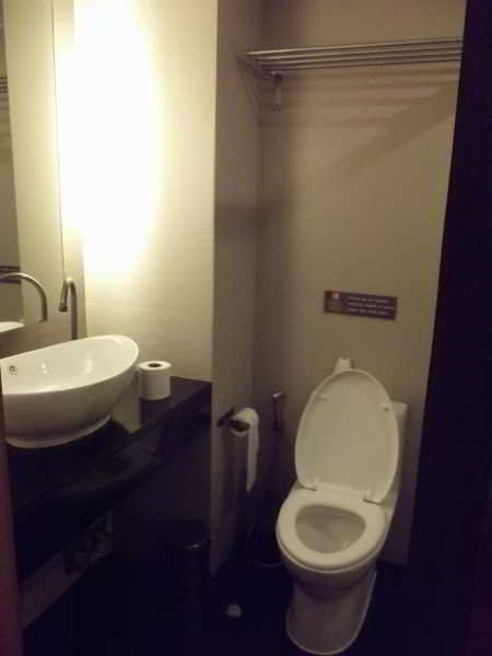 Q Hotel Бангкок Екстер'єр фото