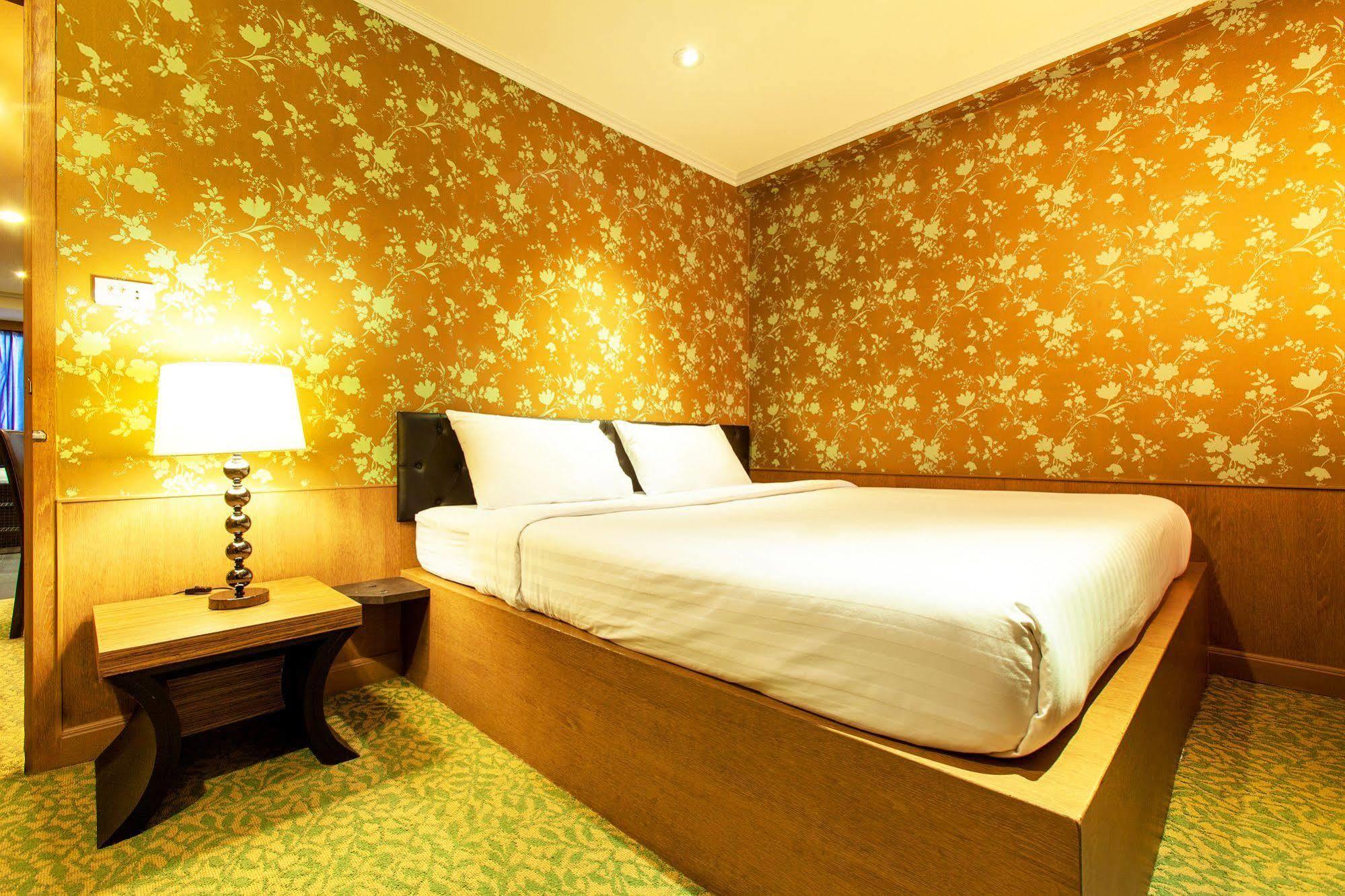 Q Hotel Бангкок Екстер'єр фото